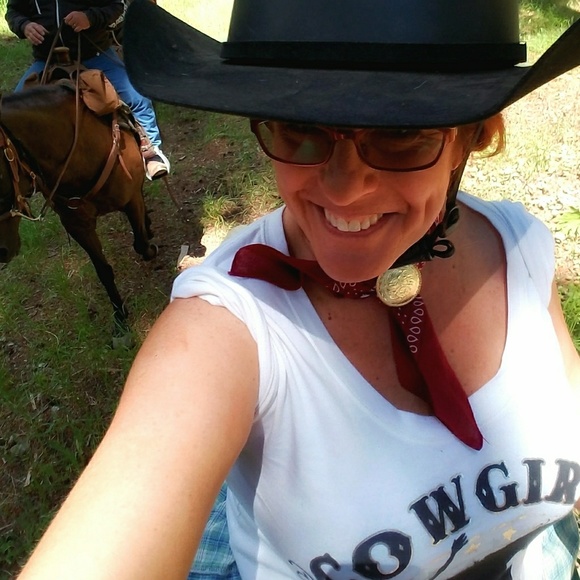 Meet your Posher, Cheryl - Picture 2 of 7